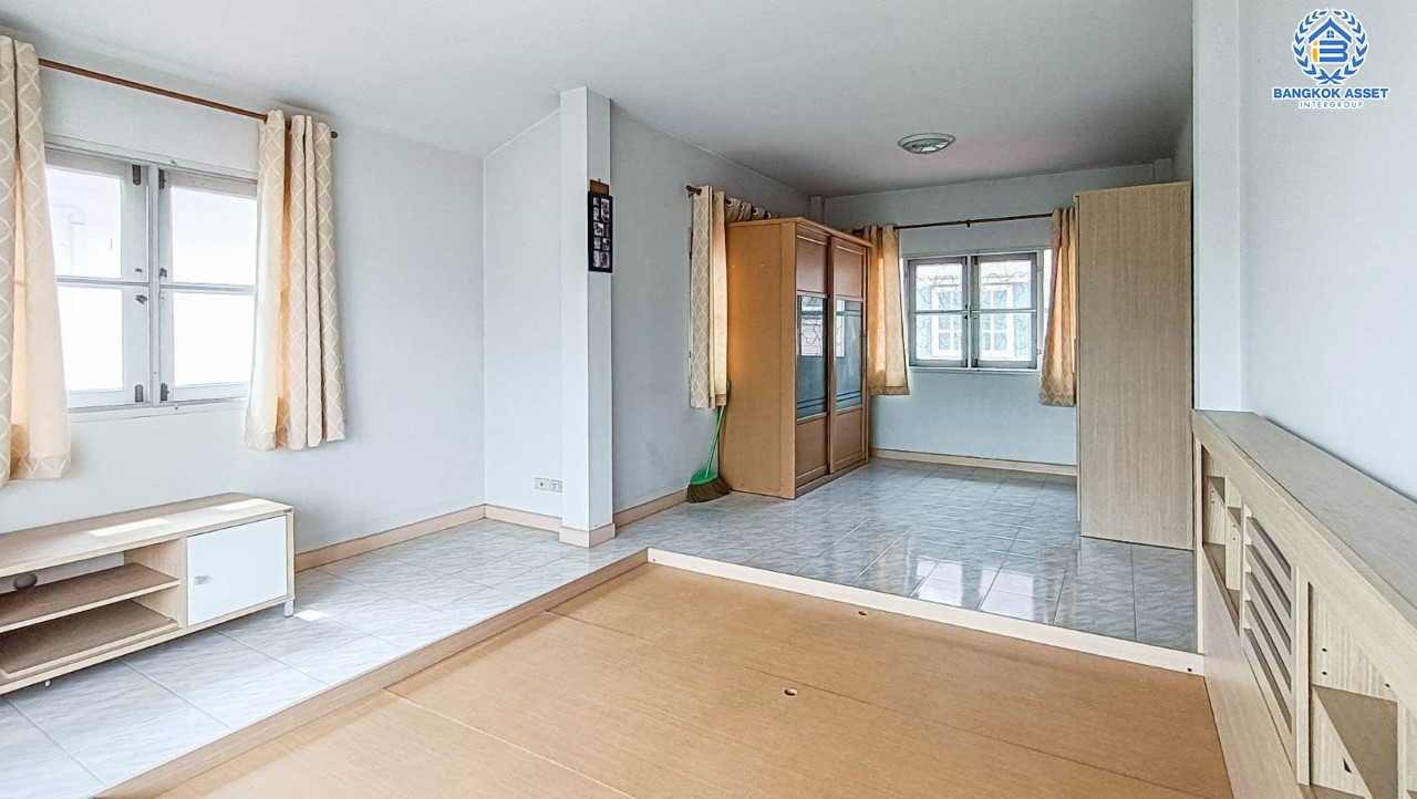 *****บ้านเดี่ยวมือสองนนทบุรี ม.รุ่งอรุณ กาญจนาฯ เนื้อที่ 53.4 ตร.ว. ฟังก์ชันครบ 4 ห้องนอน 2 ห้องน้ำ 2 ที่จอดรถ สะดวกสบาย บนทำเลเข้า-ออกได้หลายเส้นทาง ถ.กาญจนาภิเษก, ถ.นครอินทร์ ใกล้เซ็นทรัลเวสต์เกต และทางด่วน "ศรีรัช"